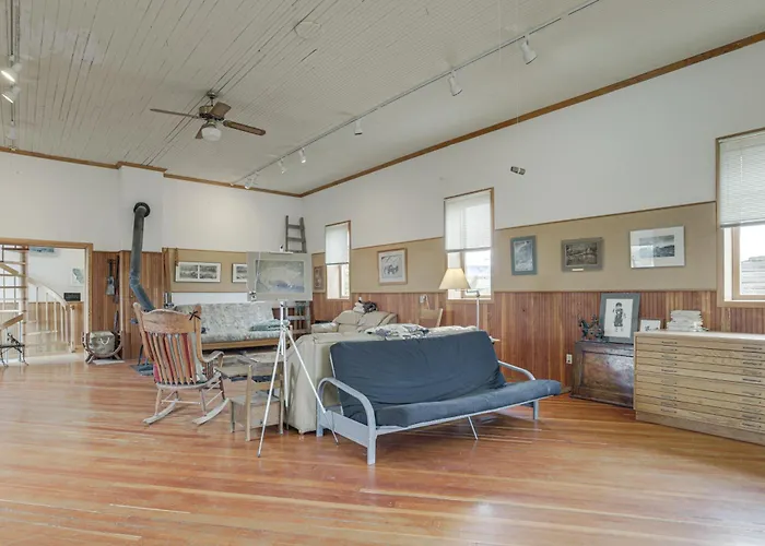 Converted Historic Schoolhouse: Wyoming Retreat Holiday home
