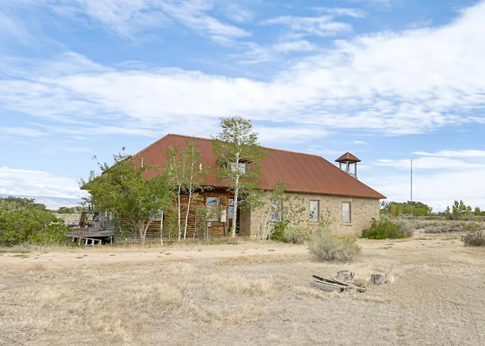 Converted Historic Schoolhouse: Wyoming Retreat Holiday home